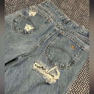 Chic distressed jeans